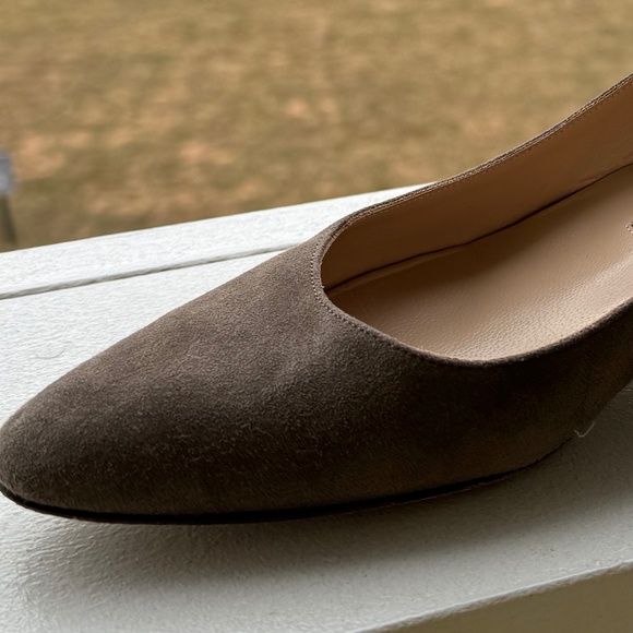 Manolo Blahnik Suede Pumps - Picture 3 of 9